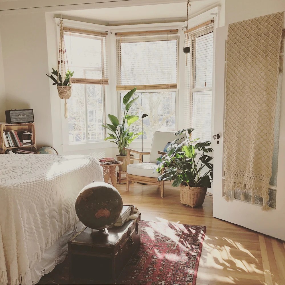 Decorar tu dormitorio con plantas aéreas