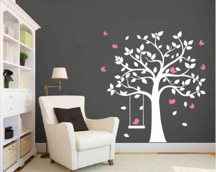 Decorar una pared de dormitorio con calcomanías