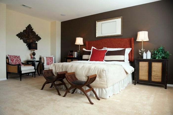 How to decorate a plain bedroom