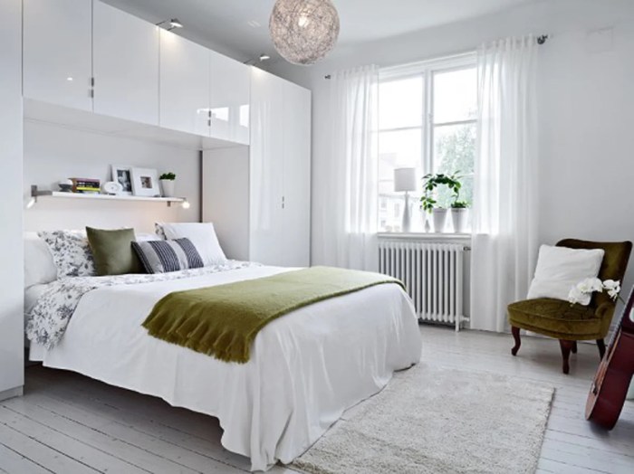 How to decorate a white wall bedroom